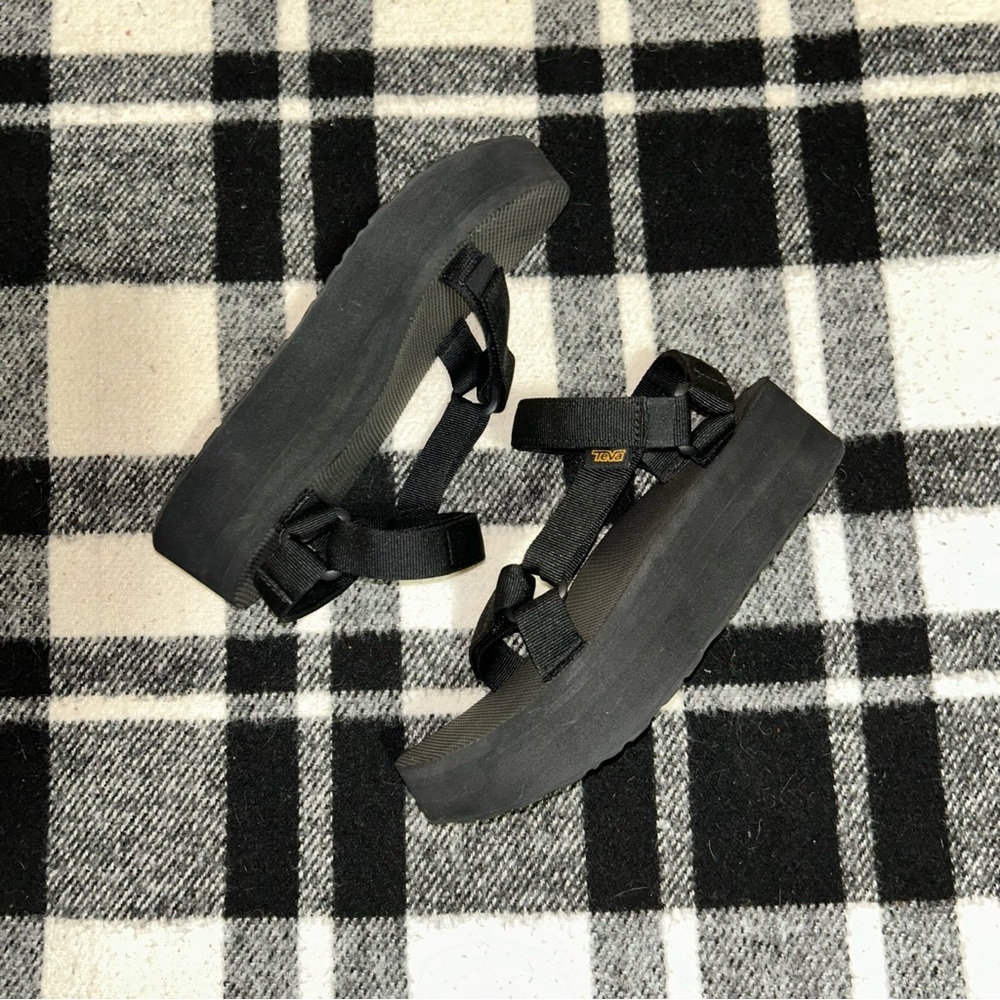 Teva Universal Flatform Sandal in Black
